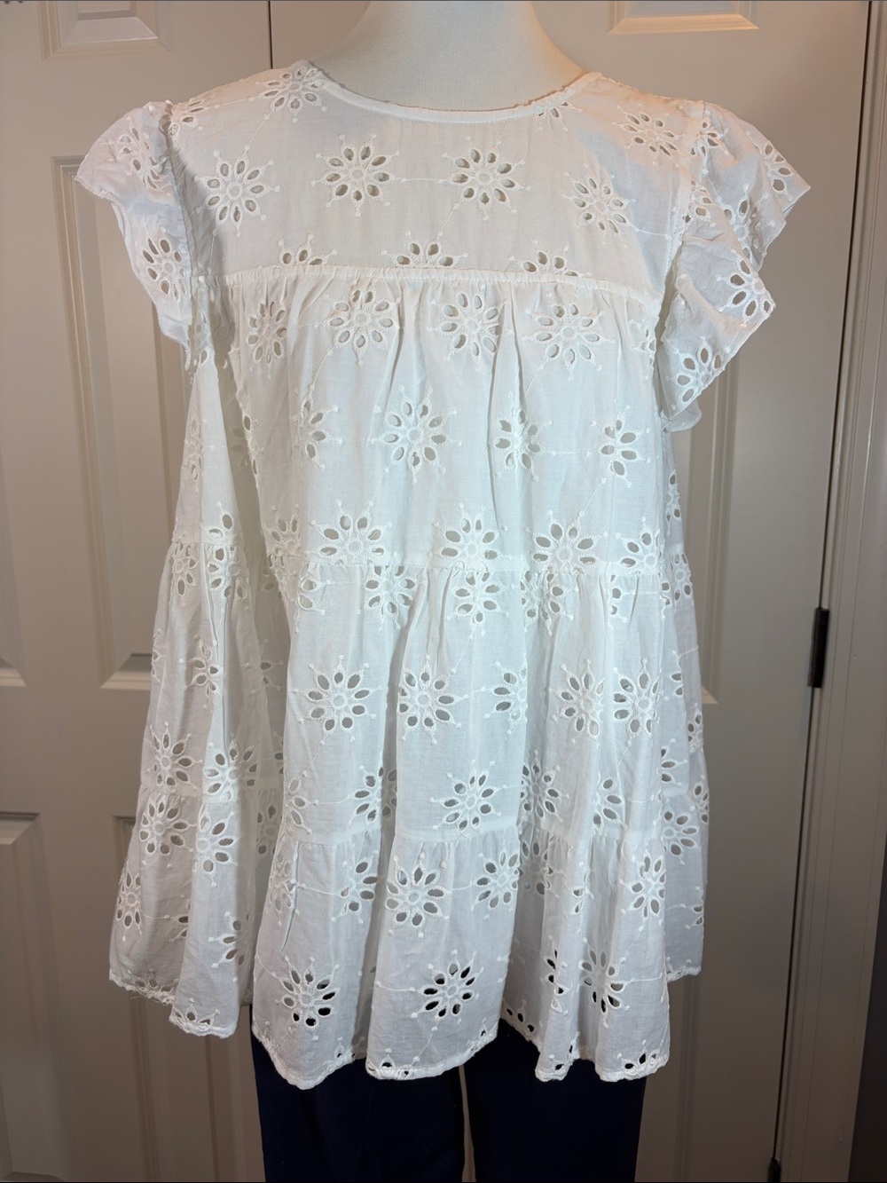 entro White Eyelet Flutter Sleeve Women’s Blouse
